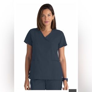 GREY'S ANATOMY SPANDEX STRETCH 3 POCKET SURPLICE  SCRUB TOP MEDIUM SIZE
